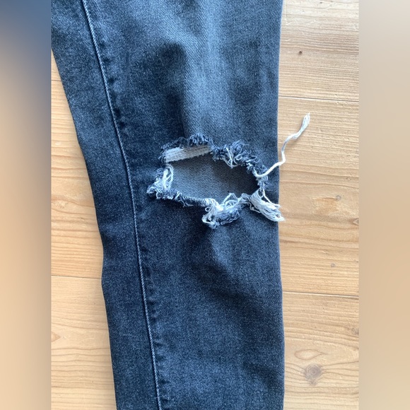 Levi’s 711 Skinny- Size 26- Distressed - Picture 3 of 6